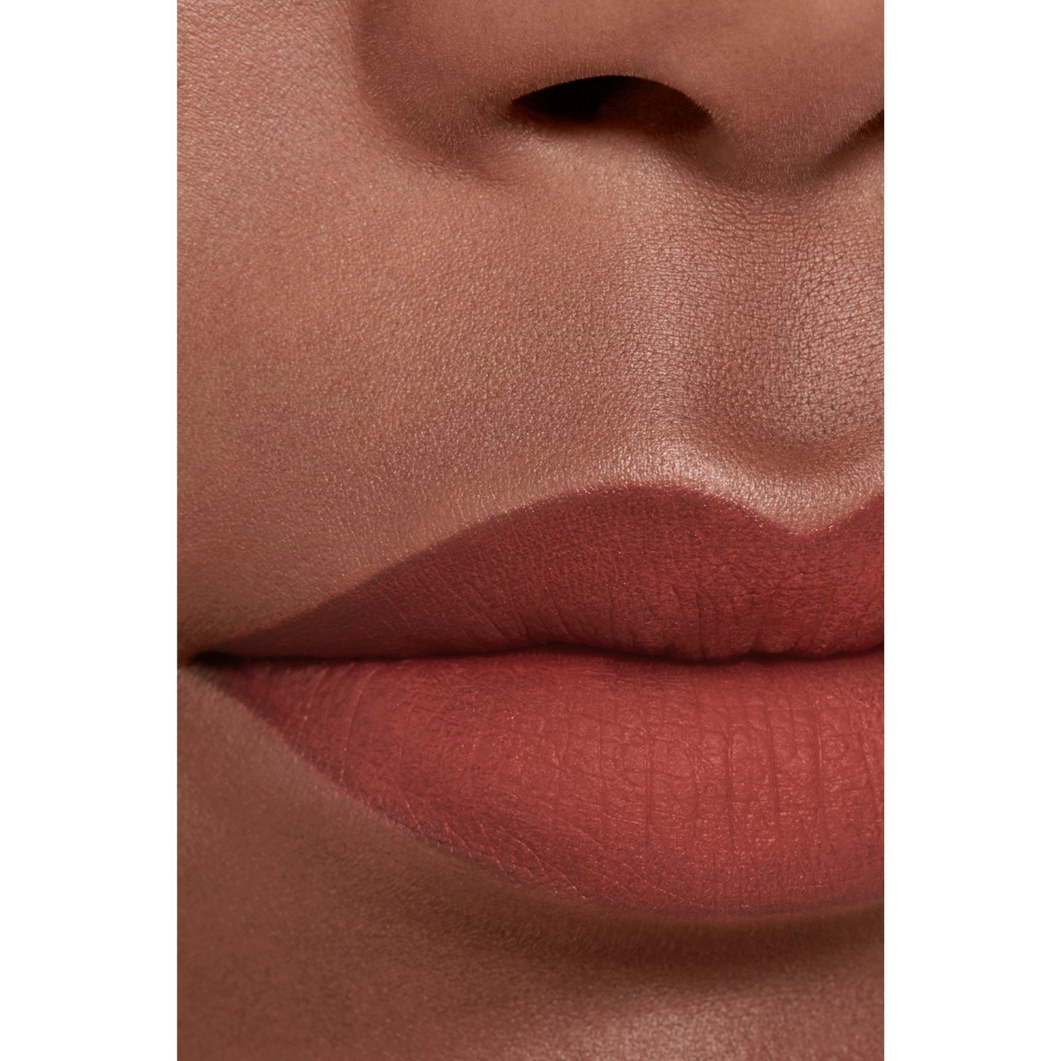 LA BARRA DE LABIOS LÍQUIDA MATE INTENSA DE LARGA DURACIÓN